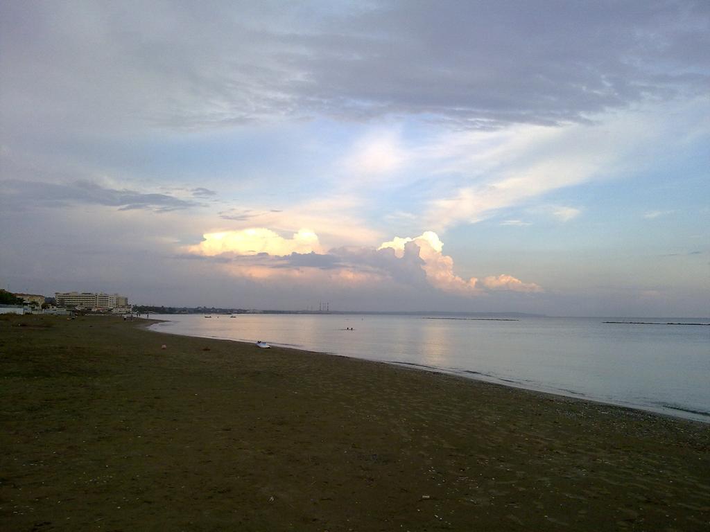 Kermia Beach Apartment Larnaca Room photo