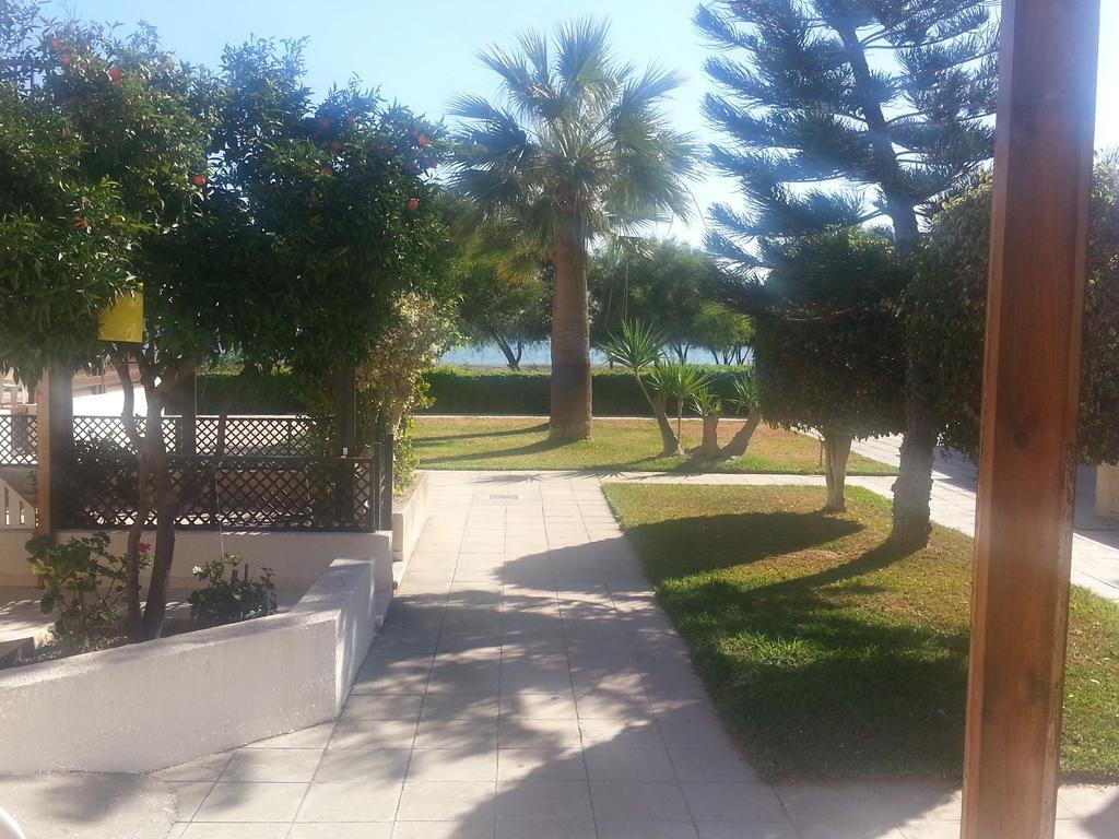 Kermia Beach Apartment Larnaca Room photo
