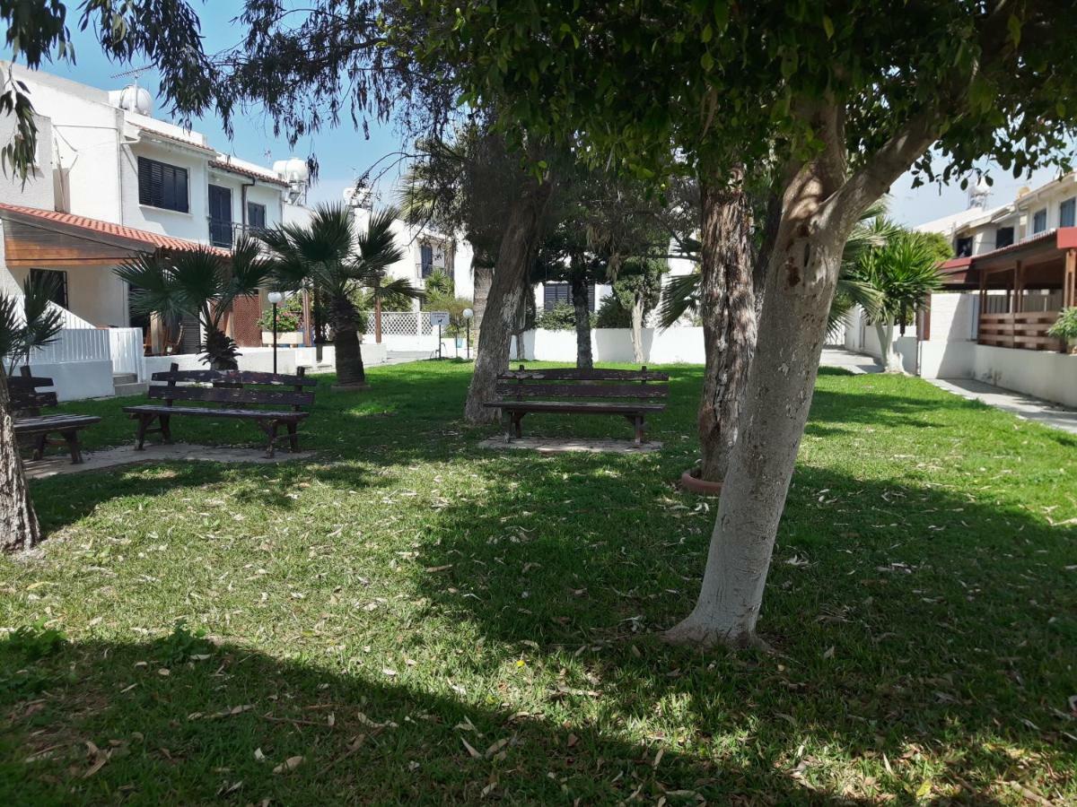 Kermia Beach Apartment Larnaca Exterior photo